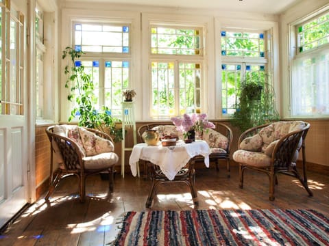 Living room, Photo of the whole room