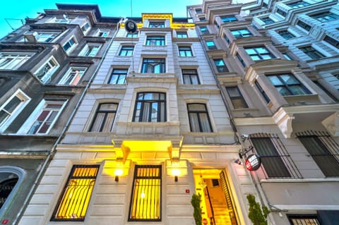 Property building, Facade/entrance, Day