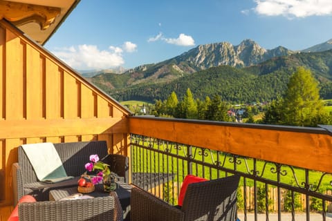 Balcony/Terrace, Mountain view