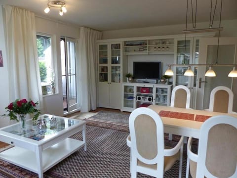 TV and multimedia, Living room, Dining area