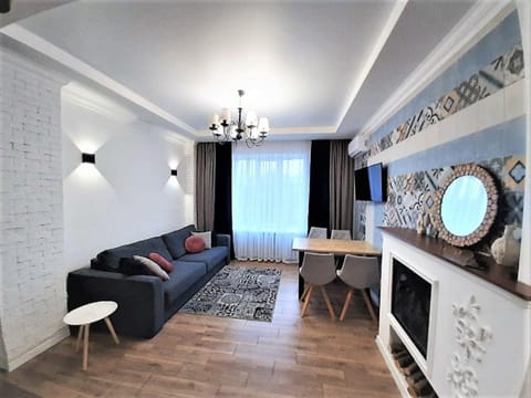 Photo of the whole room, Decorative detail