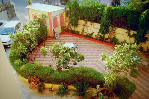 Garden, Parking