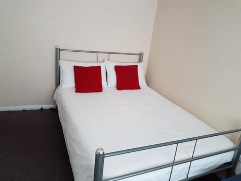 Cosy stay in private double bedroom - RM 5 Apartment in Nottingham