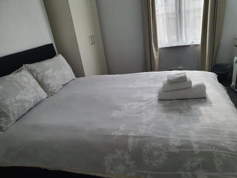 Cosy stay in private double bedroom - RM 5 Apartment in Nottingham