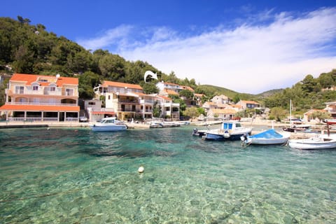 Property building, Facade/entrance, Neighbourhood, Natural landscape, View (from property/room), Other, Beach, City view, Sea view