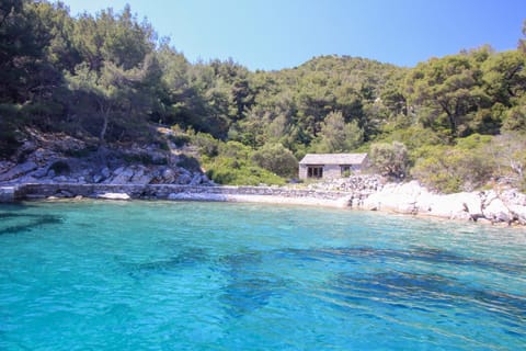 Nearby landmark, Neighbourhood, Natural landscape, Beach
