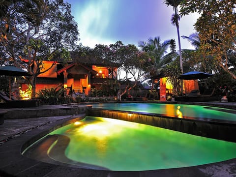 Swimming pool, Swimming pool