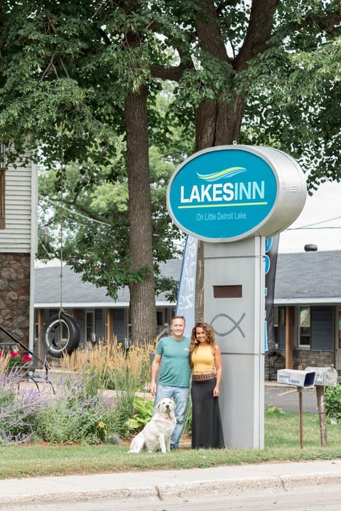 Staff, Property logo or sign, Natural landscape, Summer, On site, Family
