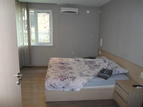 Bed, Photo of the whole room, Bedroom, towels, air conditioner