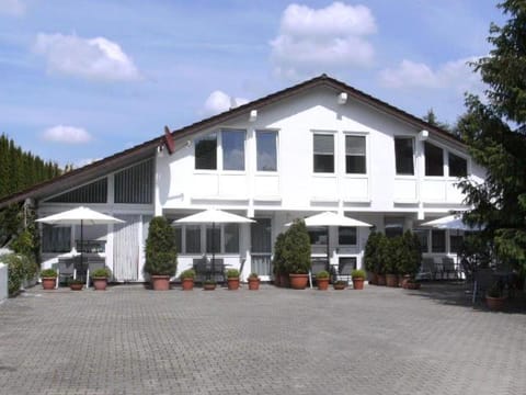 Facade/entrance, BBQ facilities, Family, Inner courtyard view