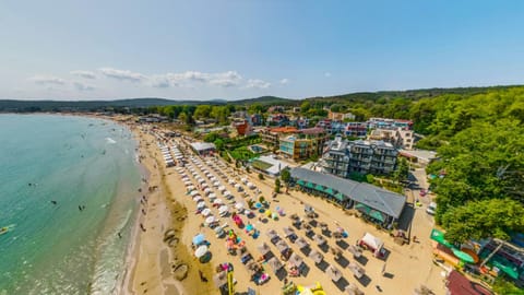 Day, Natural landscape, Bird's eye view, Beach, Mountain view, Sea view, sunbed