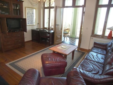 TV and multimedia, Living room, Photo of the whole room, Seating area