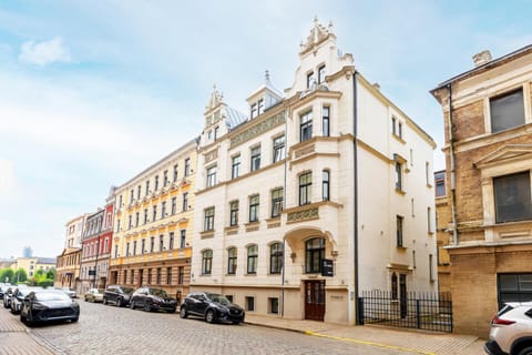 Property building, Facade/entrance