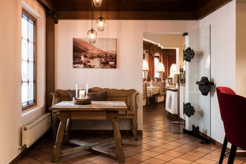 Restaurant/places to eat, Lounge or bar, Seating area