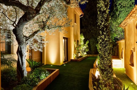 Property building, Facade/entrance, Night, Garden