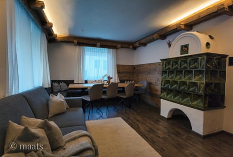 Living room, Dining area, Food, pet friendly