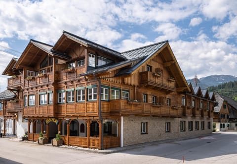 Property building, Restaurant/places to eat