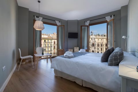 Photo of the whole room, City view, Street view