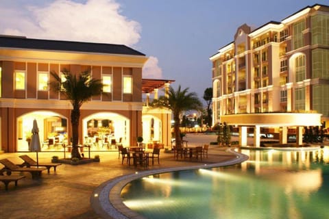Facade/entrance, Area and facilities, Swimming pool