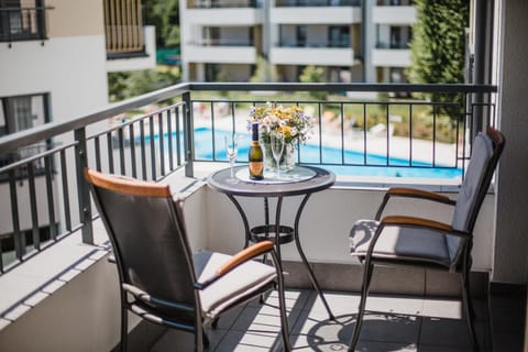 Balcony/Terrace, On site, Pool view