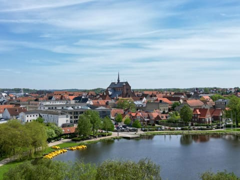 Nearby landmark, Bird's eye view, Location