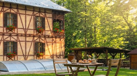 Property building, Swimming pool, Breakfast