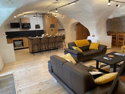 Living room, Lounge or bar