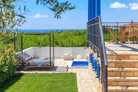 Pool view, Sea view, Sea view, Swimming pool, sunbed