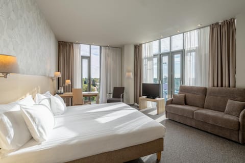 Property building, View (from property/room), Bedroom, Family, pet friendly, pet friendly