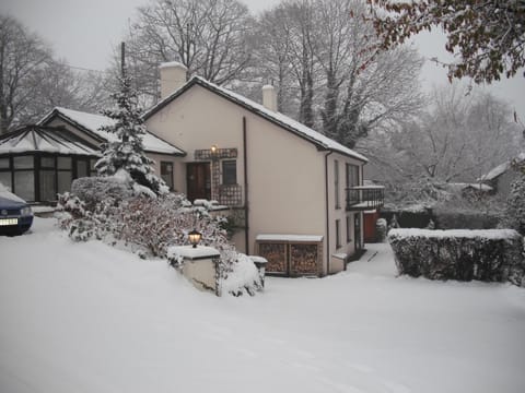 Facade/entrance, Winter