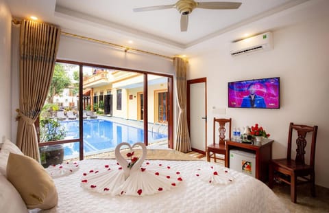 Pool view, Swimming pool