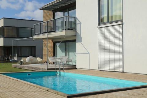 Swimming pool, Swimming pool