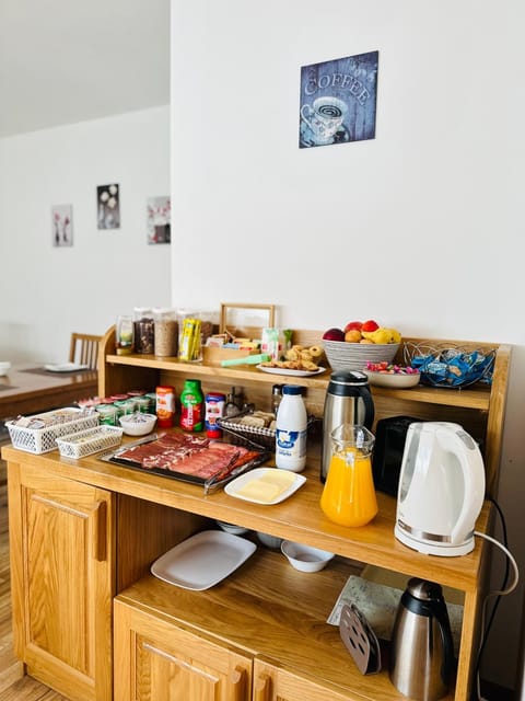 Food and drinks, Breakfast, Continental breakfast