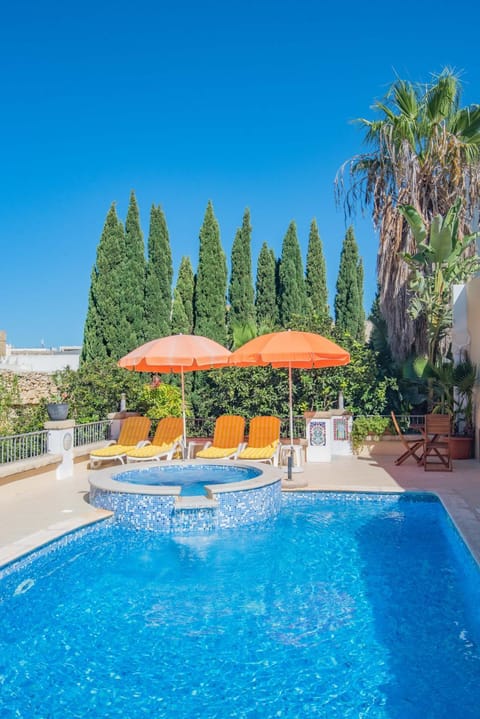 Swimming pool, sunbed