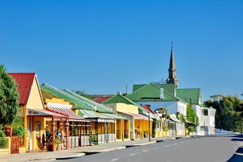 Property building, Day, Neighbourhood, Landmark view, Street view