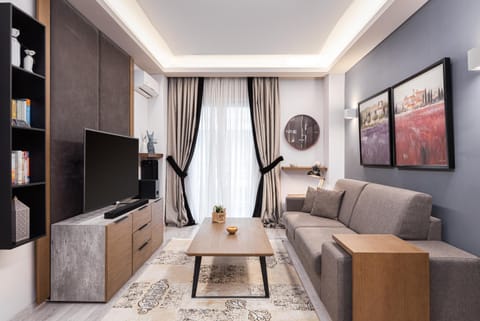 Communal lounge/ TV room, Library, TV and multimedia, Living room, Seating area, Evening entertainment