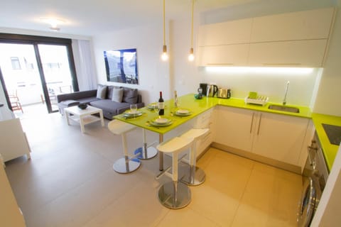Coffee/tea facilities, Living room, Seating area, Dining area, On site