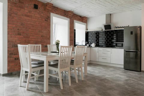Kitchen or kitchenette, Photo of the whole room, Dining area