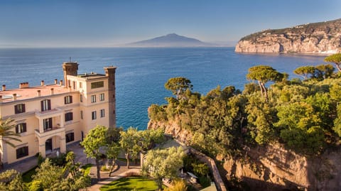 Facade/entrance, Bird's eye view, Garden view, Sea view