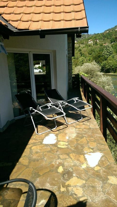 Balcony/Terrace, Landmark view, Mountain view, River view