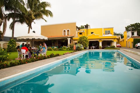 Swimming pool, Swimming pool