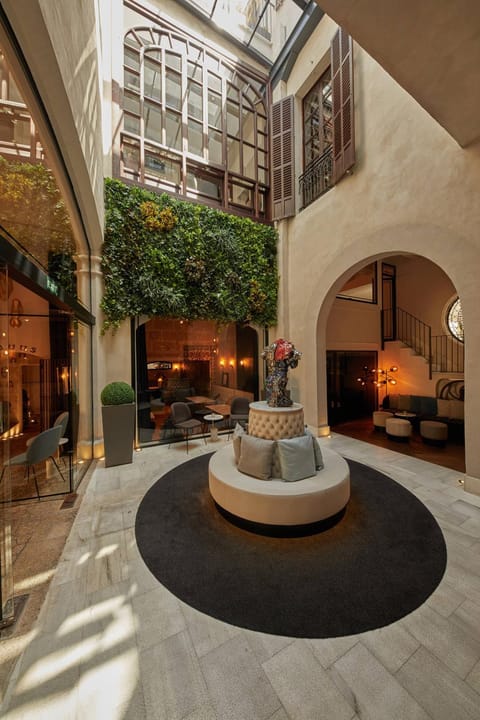 Restaurant/places to eat, Facade/entrance, Garden, Balcony/Terrace, Lobby or reception