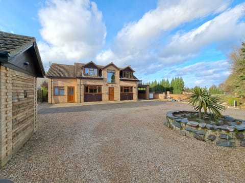 Property building, View (from property/room), On site, Garden view, Parking