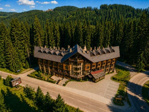 Property building, Natural landscape, Bird's eye view, Mountain view