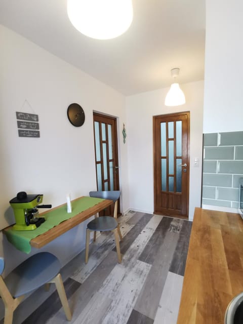 Coffee/tea facilities, Kitchen or kitchenette, Dining area