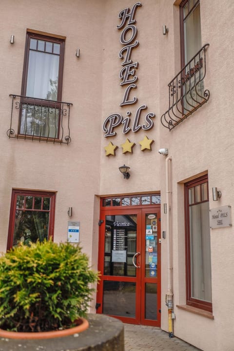 Facade/entrance, Day, Logo/Certificate/Sign, Text overlay