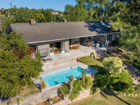 Property building, Garden, Swimming pool