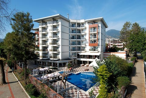 Facade/entrance, Swimming pool