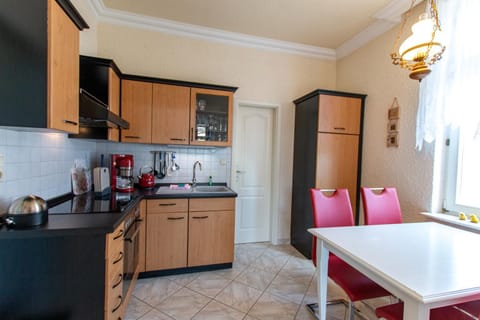 Dining area, kitchen