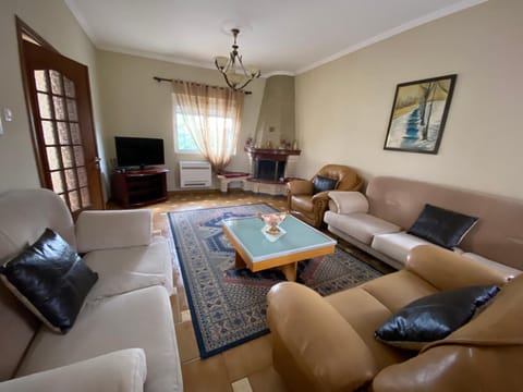 Communal lounge/ TV room, TV and multimedia, Living room, Seating area